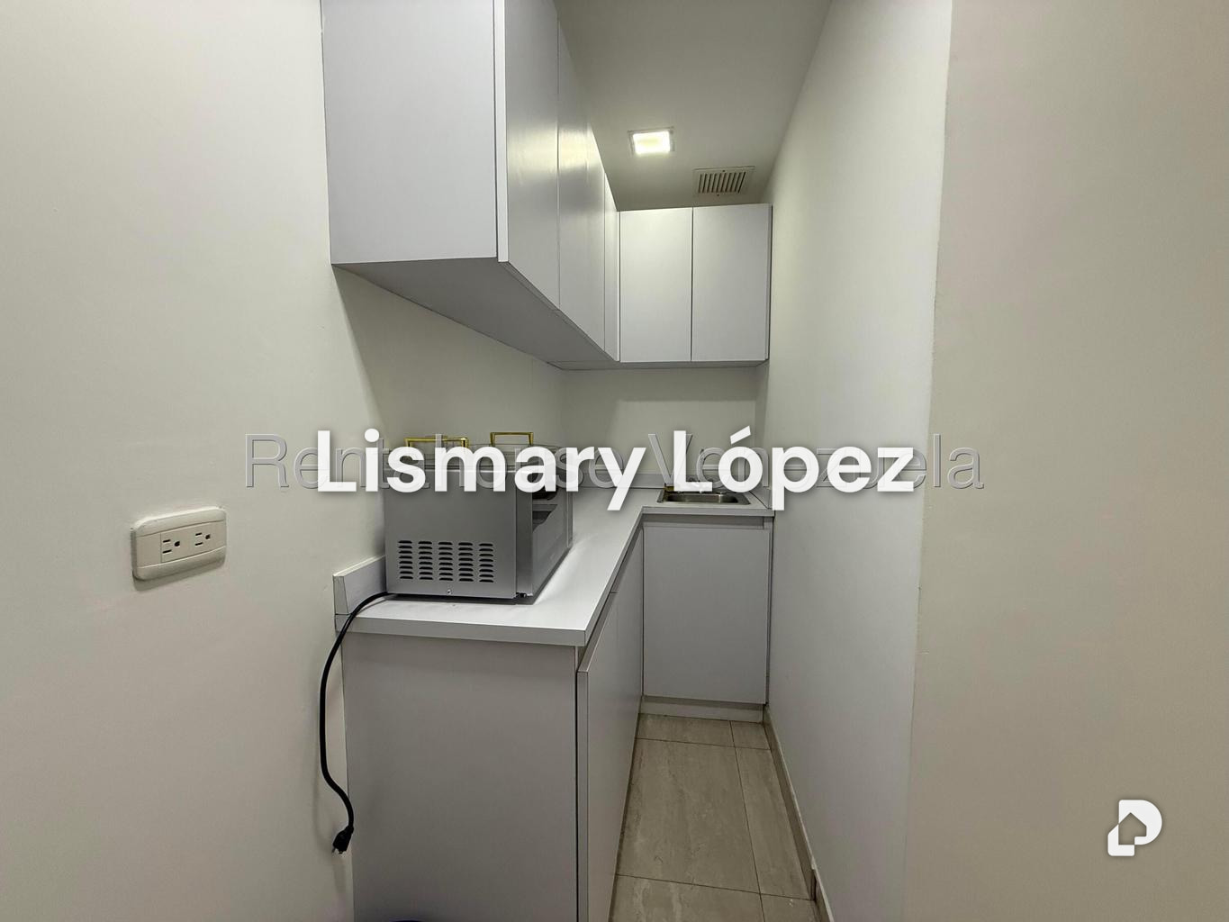 Oficina en Los Palos Grandes, Caracas – 28