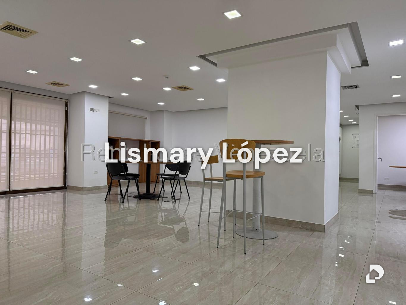Oficina en Los Palos Grandes, Caracas – 12