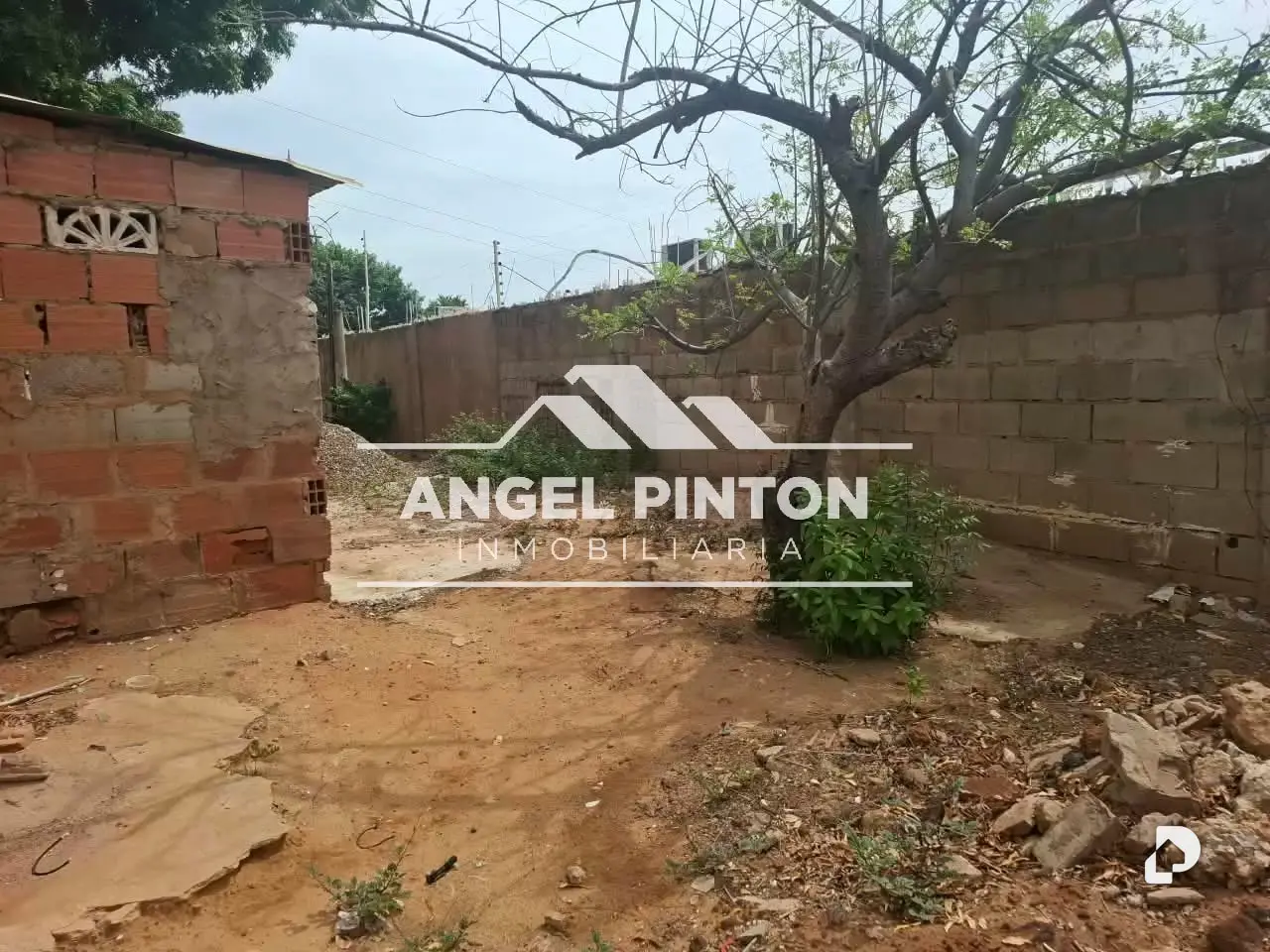 Land in Maracaibo – 3