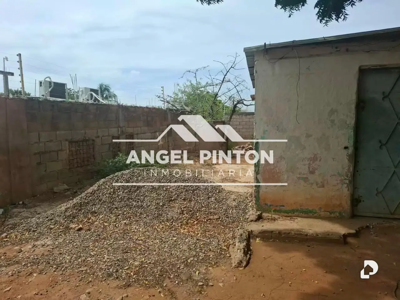 Land in Maracaibo – 2