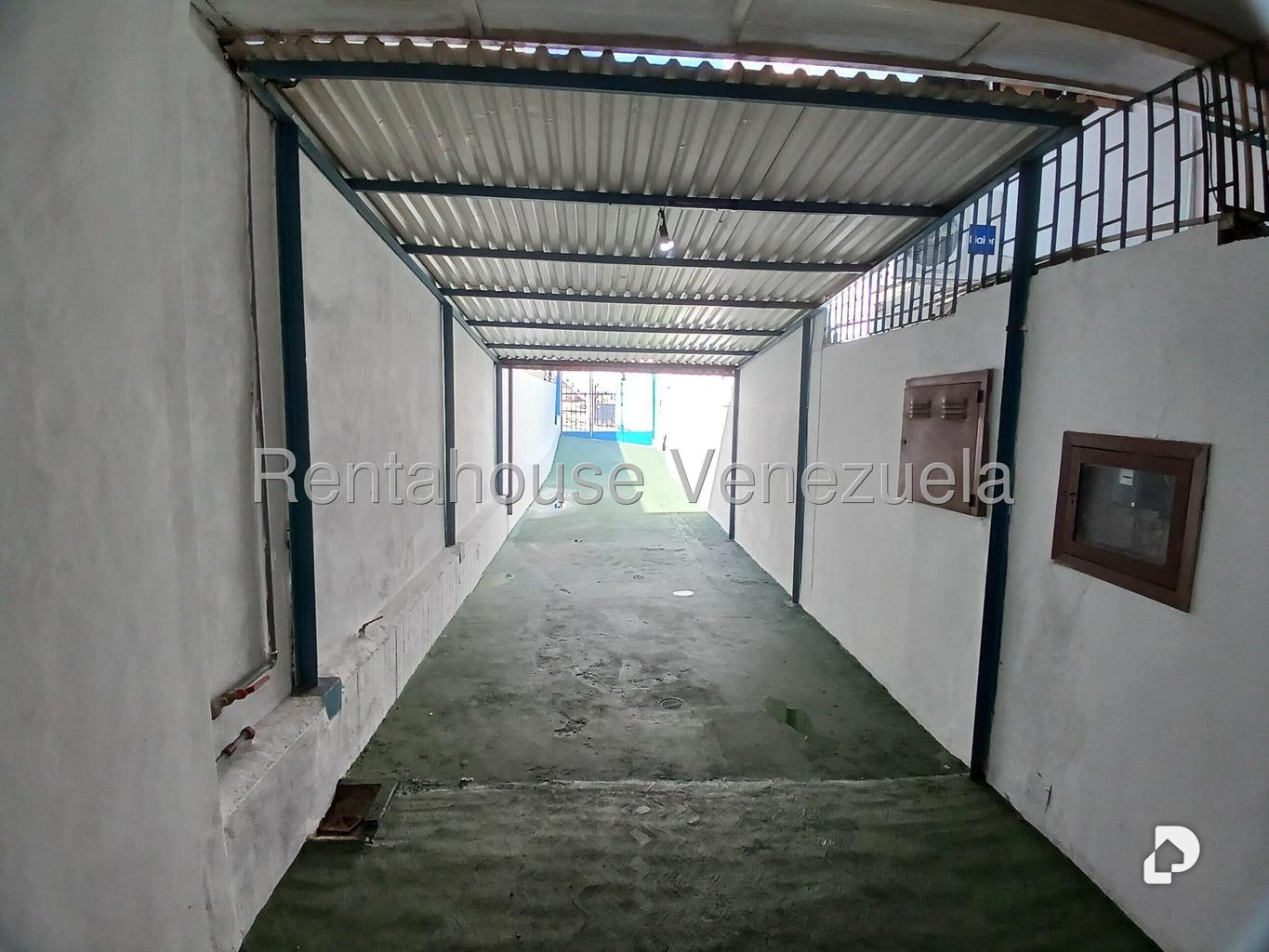House in El Llanito, Caracas – 25