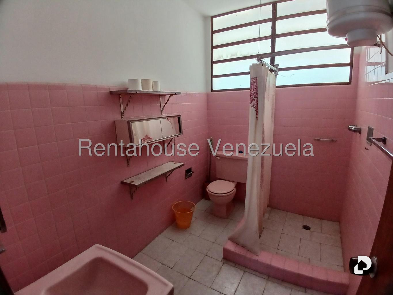 House in El Llanito, Caracas – 30