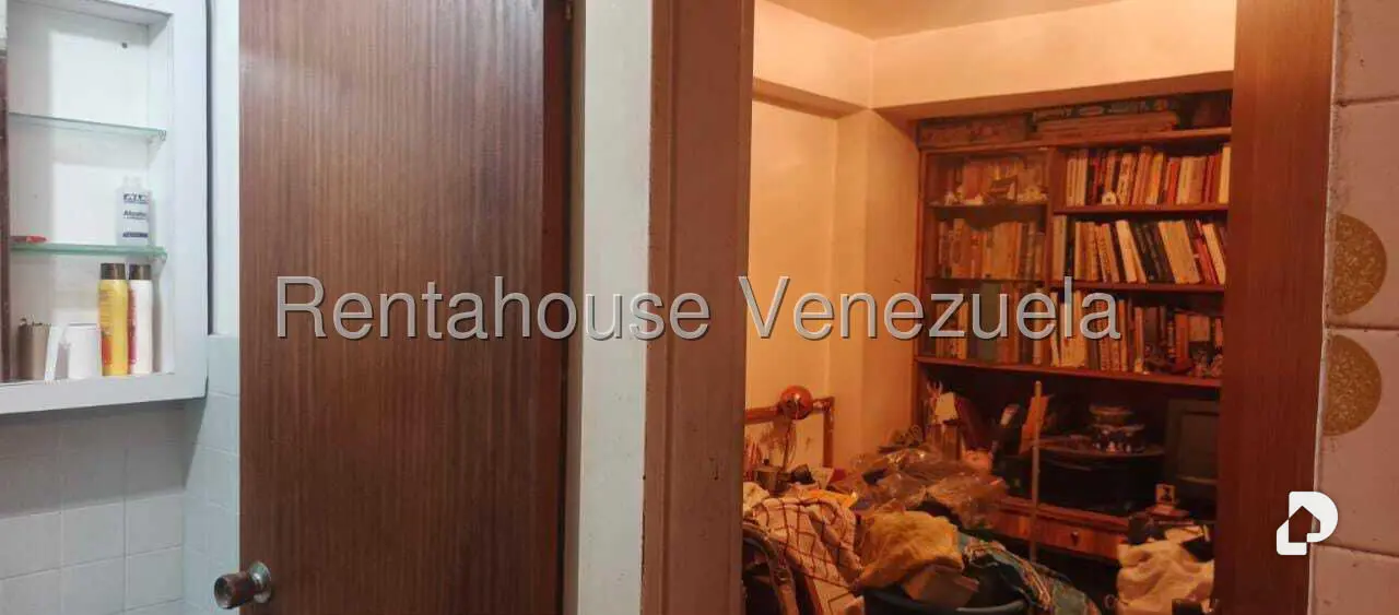 Apartamento en Colinas de Santa Mónica, Caracas – 12