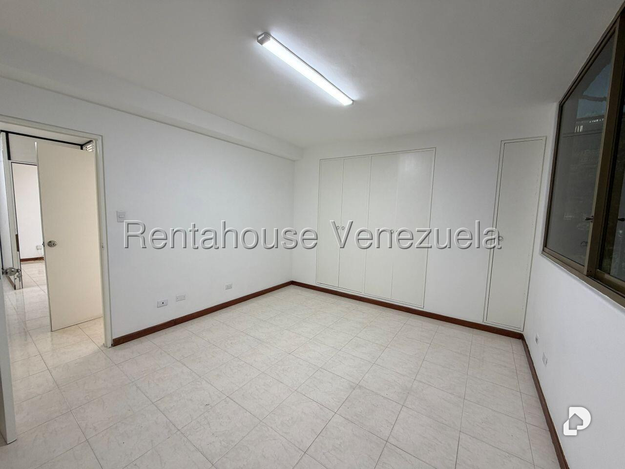 Oficina en Las Mercedes, Caracas – 9