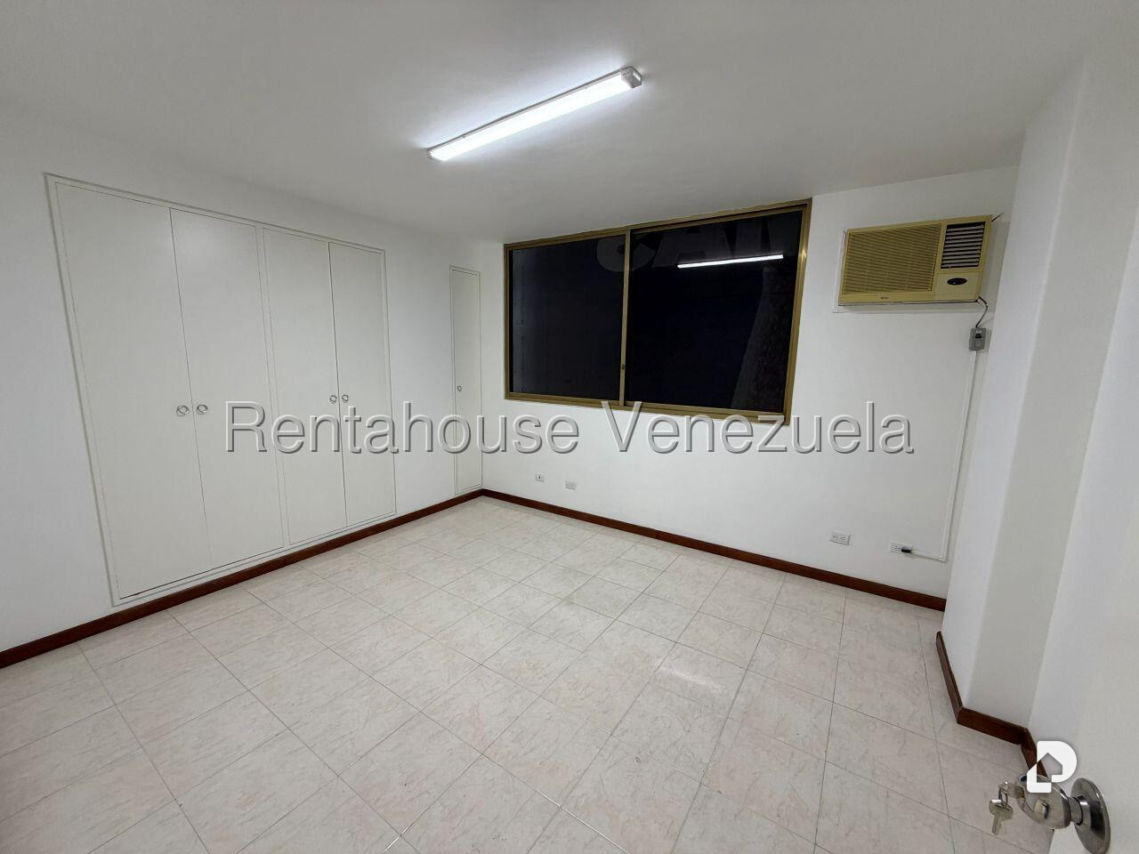 Oficina en Las Mercedes, Caracas – 8