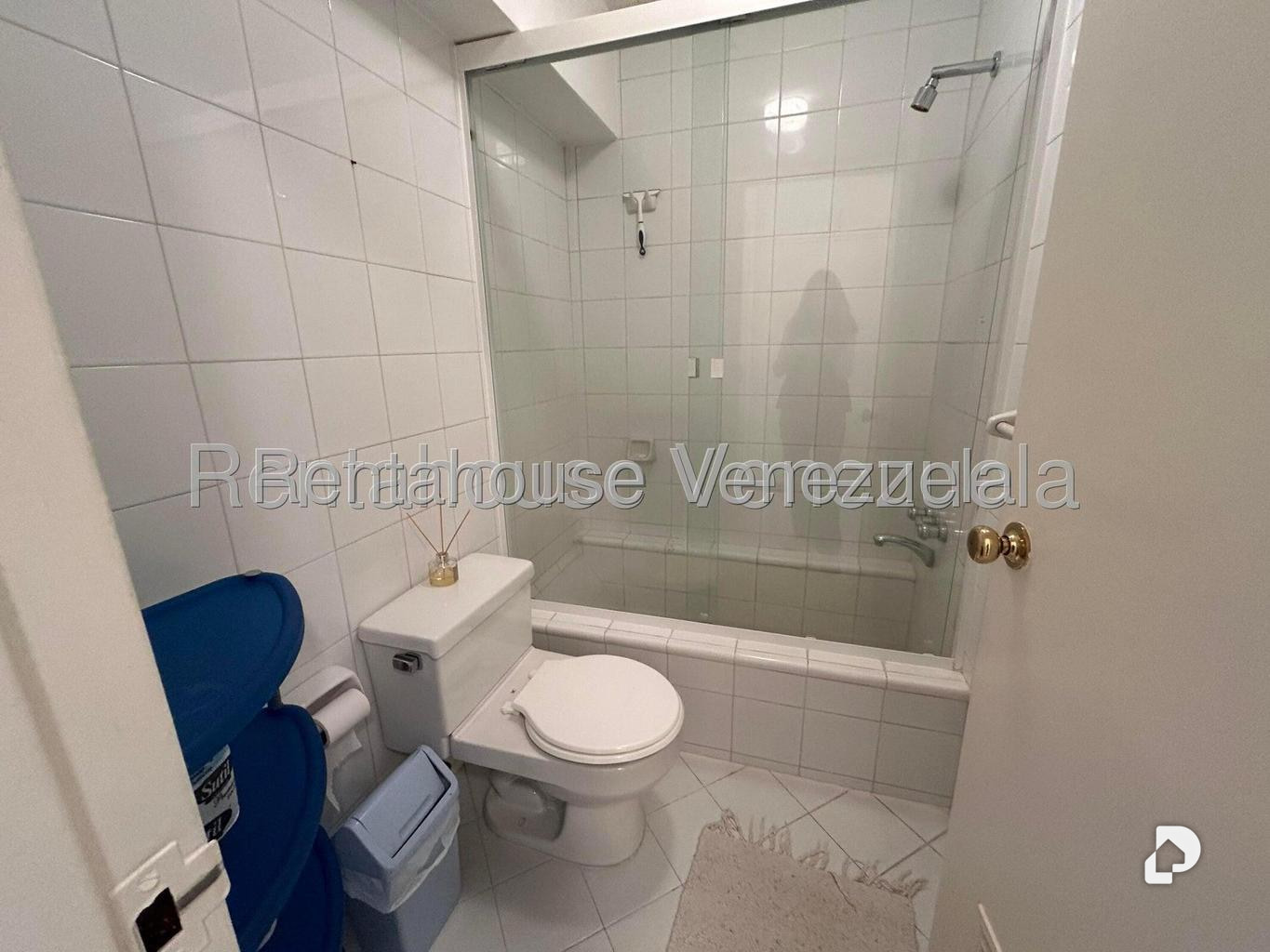 Apartamento en Las Mesetas de Santa Rosa de Lima, Caracas – 19