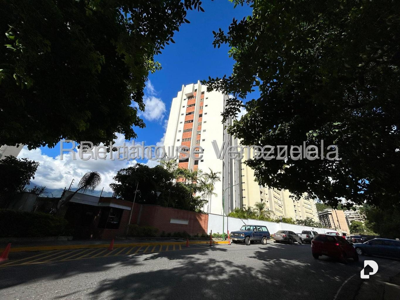 Apartamento en Las Mesetas de Santa Rosa de Lima, Caracas – 1