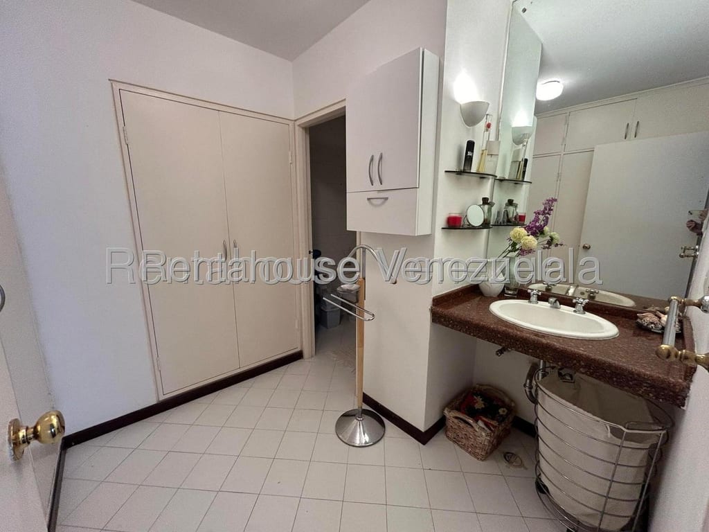 Apartamento en Las Mesetas de Santa Rosa de Lima, Caracas
