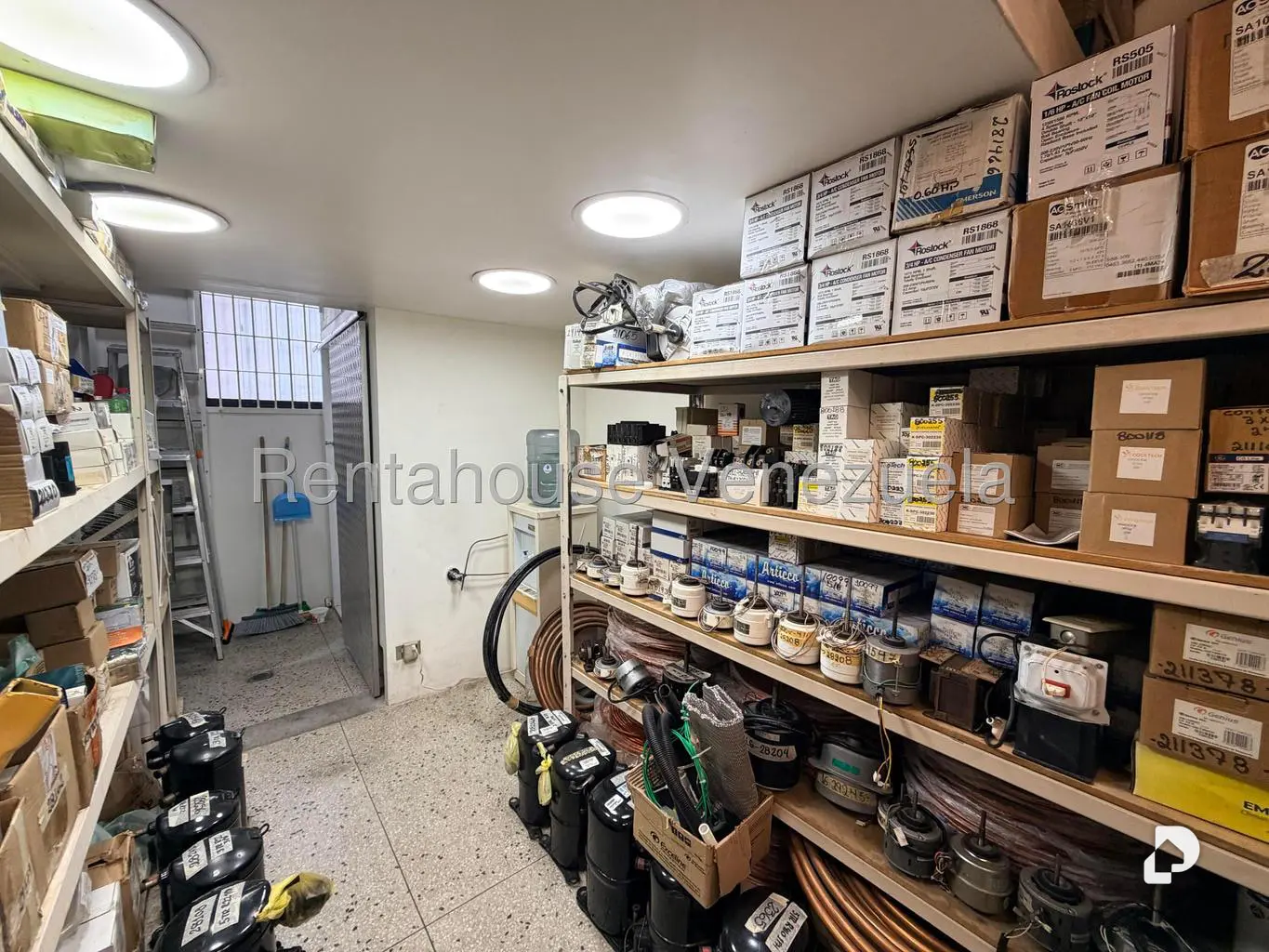 Local comercial en Los Palos Grandes, Caracas – 11