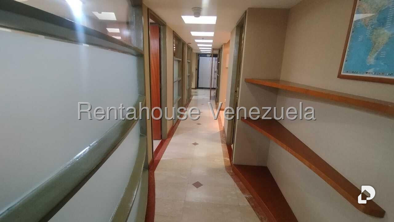 Oficina en Las Mercedes, Caracas – 18