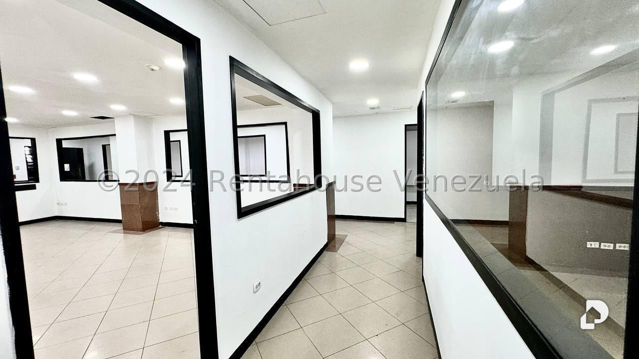 Local comercial en Bello Monte, Caracas – 19