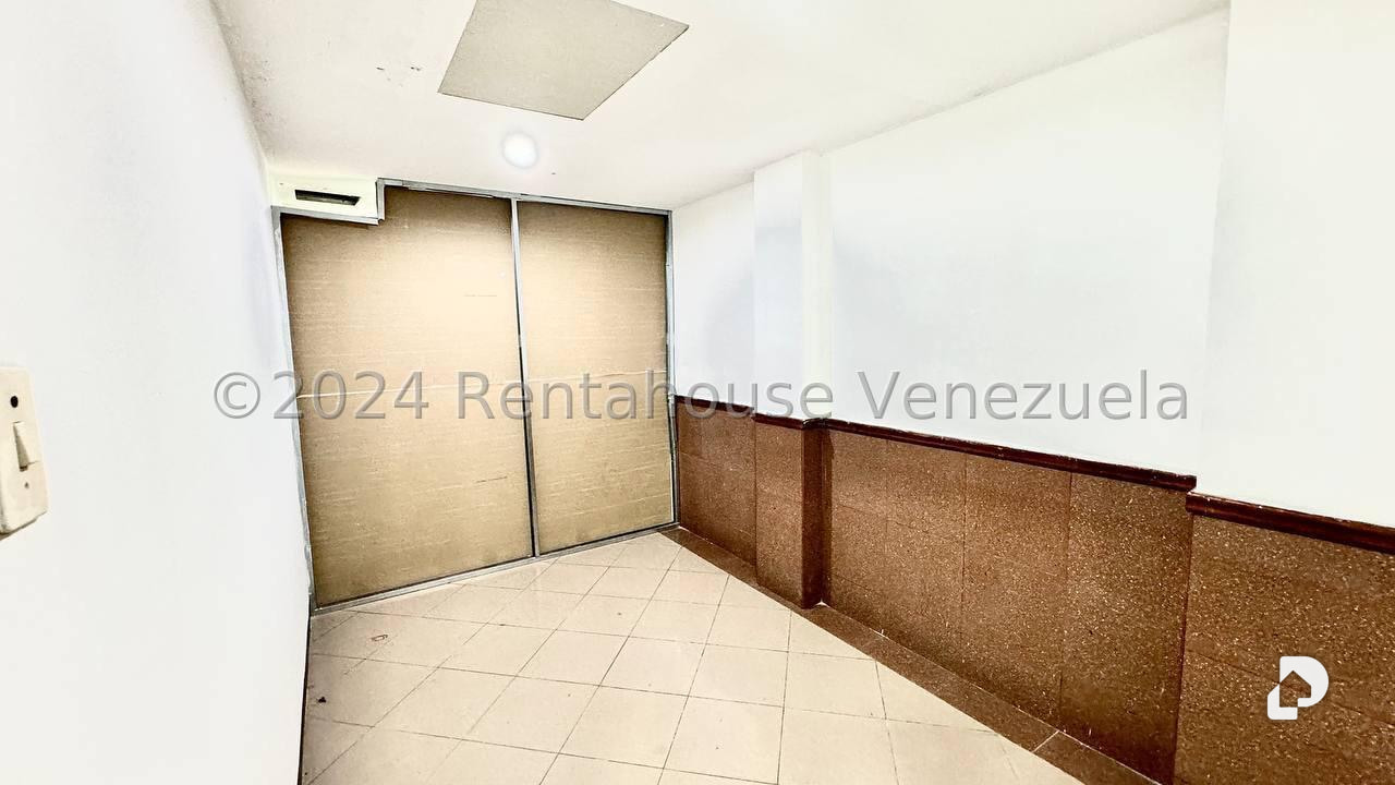 Local comercial en Bello Monte, Caracas – 17