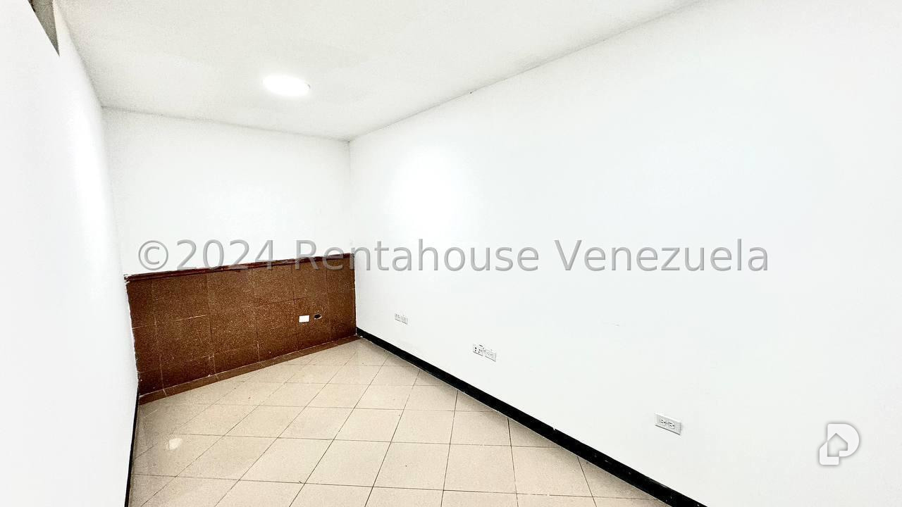 Local comercial en Bello Monte, Caracas – 16