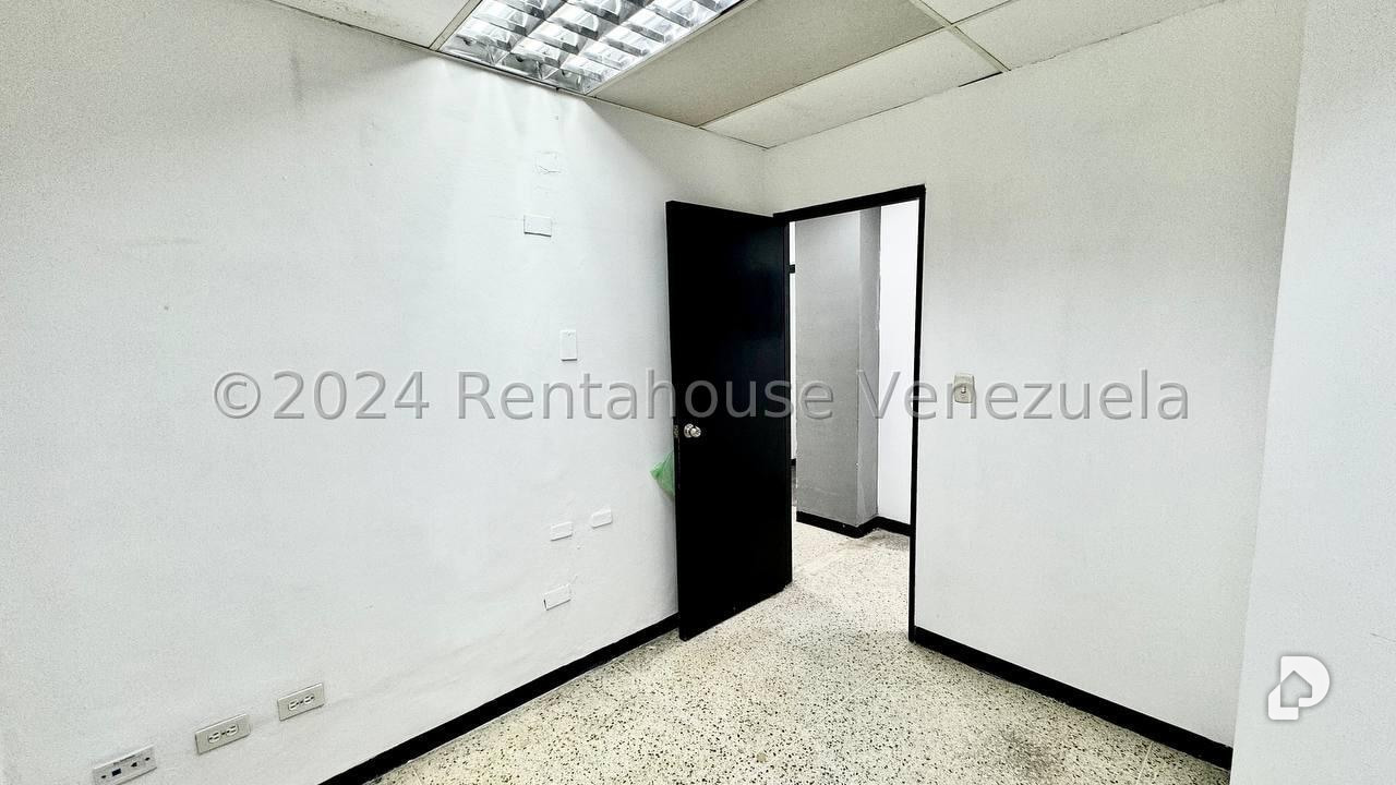 Local comercial en Bello Monte, Caracas – 25