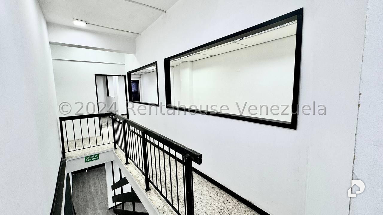 Local comercial en Bello Monte, Caracas – 24