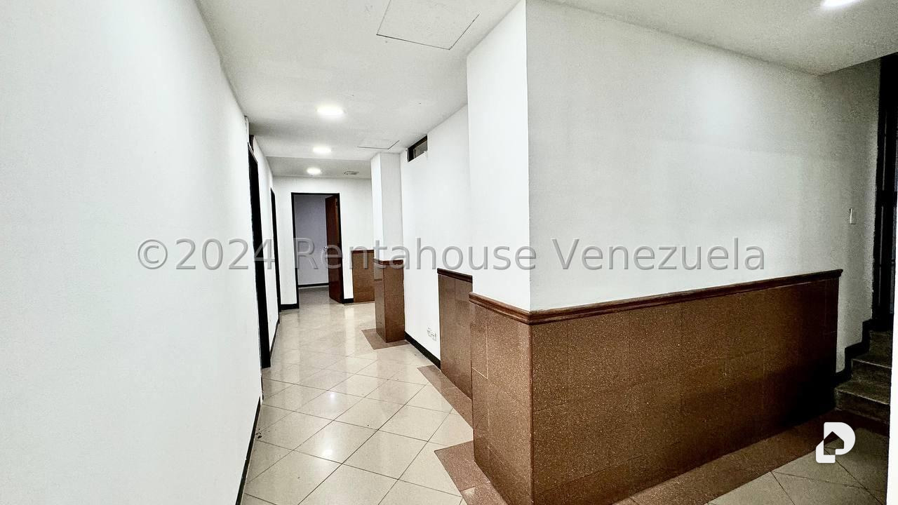 Local comercial en Bello Monte, Caracas – 18