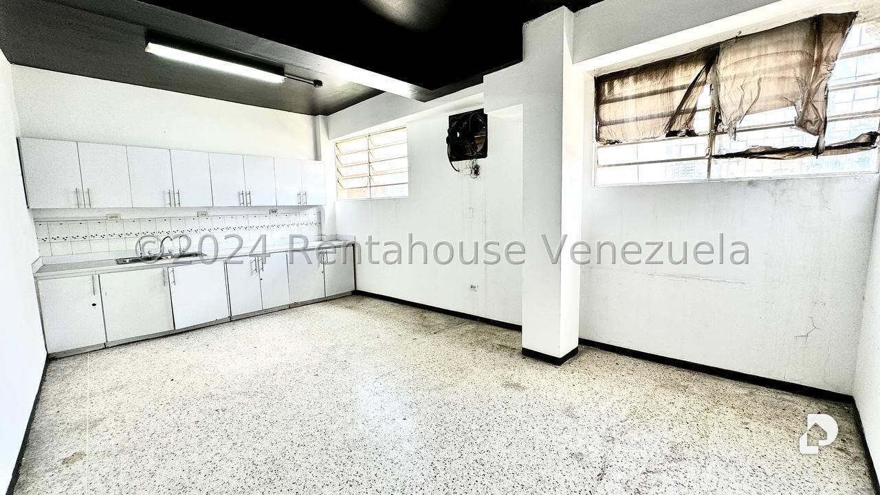 Local comercial en Bello Monte, Caracas – 26