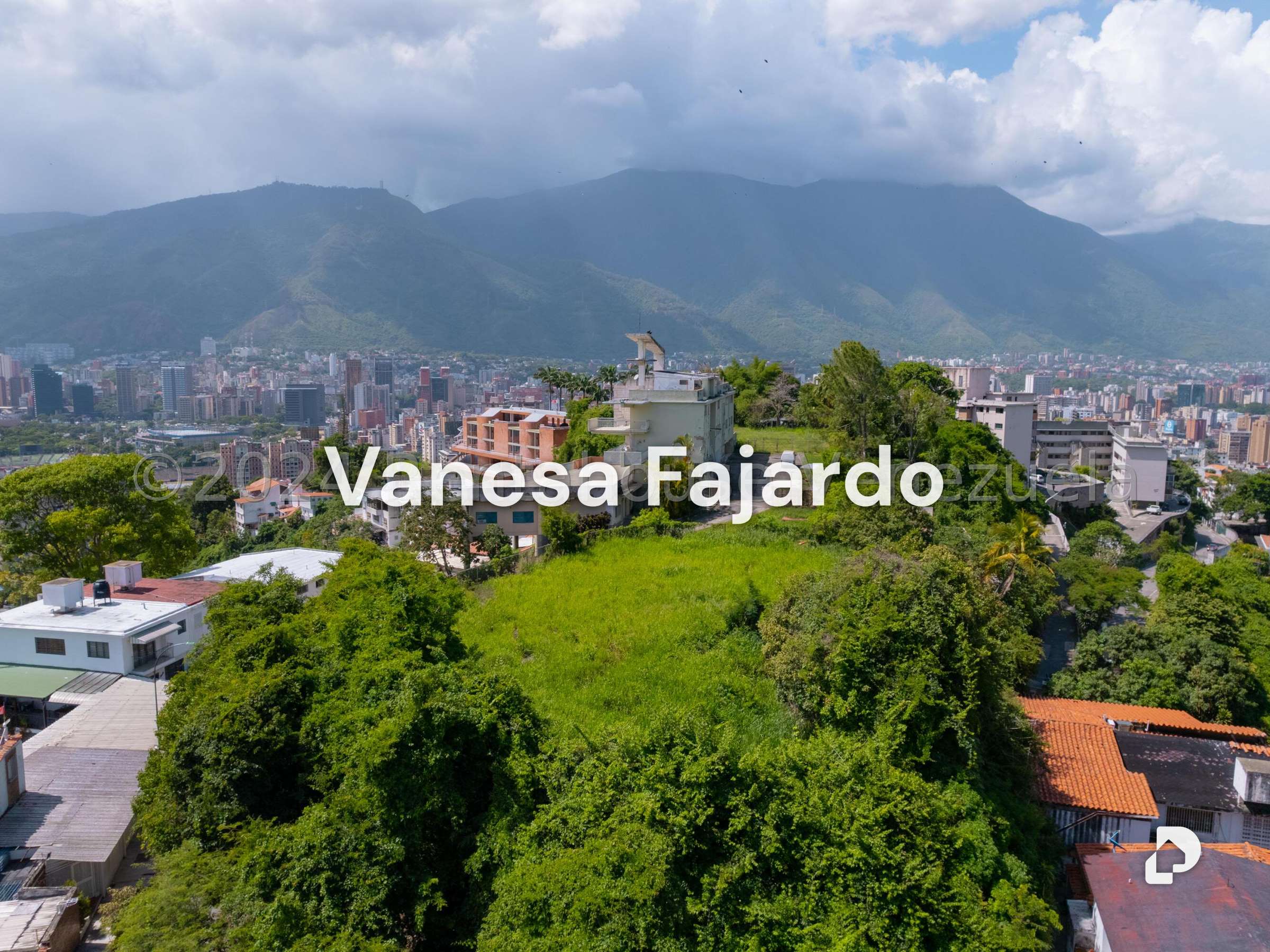 Terreno en Urbanización Colinas de Los Chaguaramos, Caracas