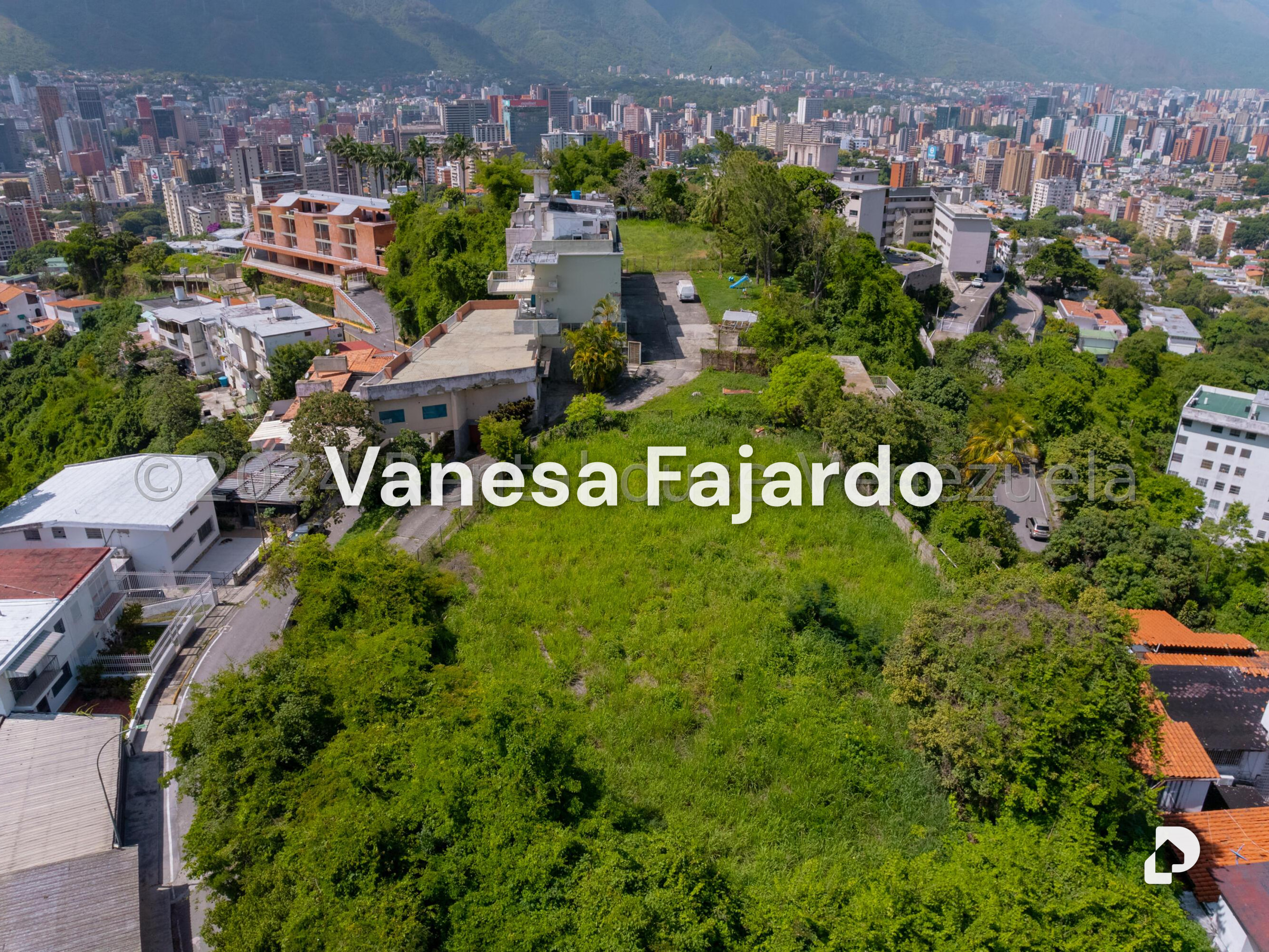 Terreno en Urbanización Colinas de Los Chaguaramos, Caracas