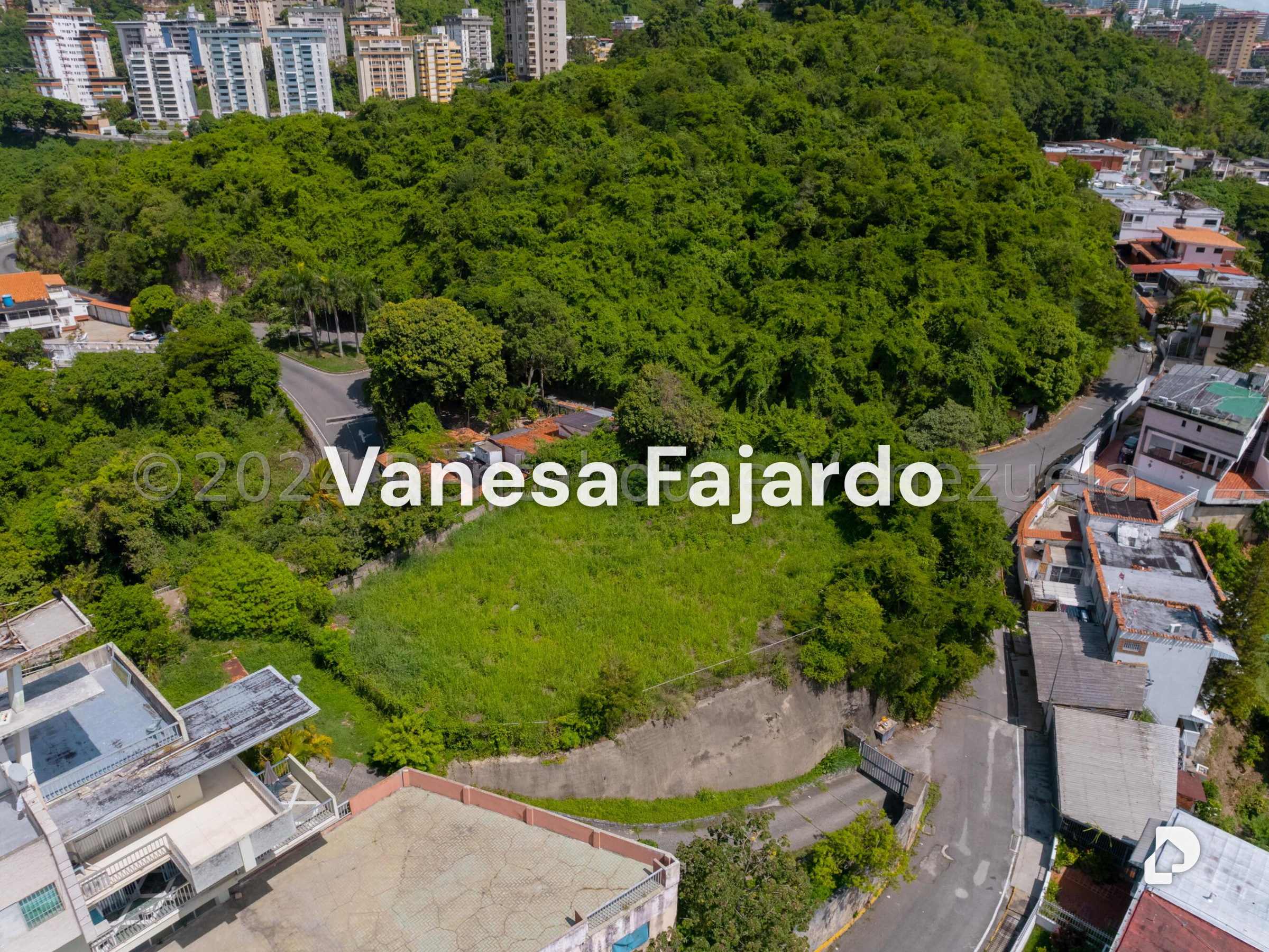 Terreno en Urbanización Colinas de Los Chaguaramos, Caracas