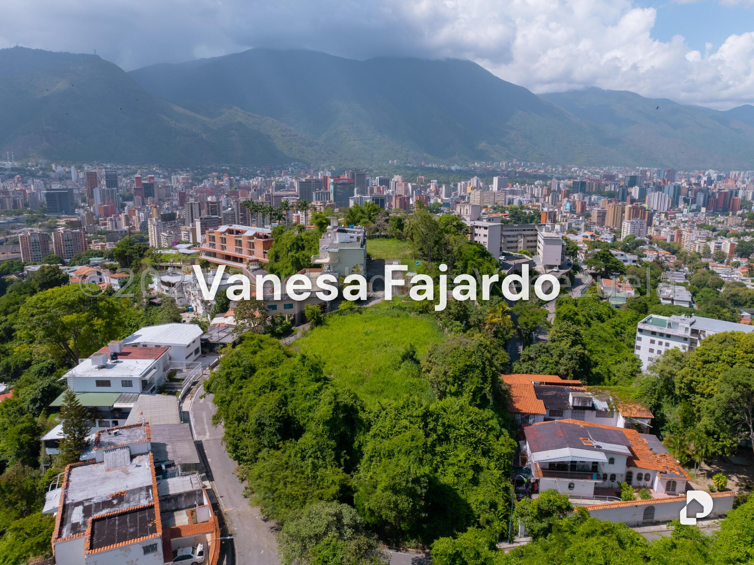 Terreno en Urbanización Colinas de Los Chaguaramos, Caracas