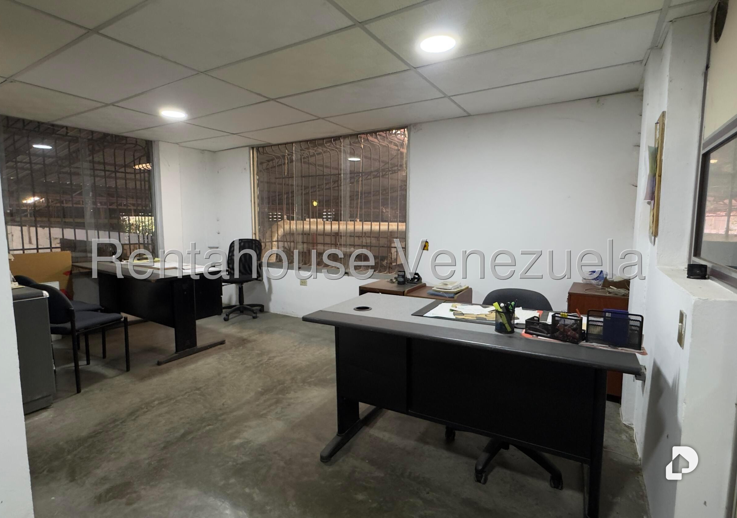 Local comercial en Parque Caiza, Caracas – 27