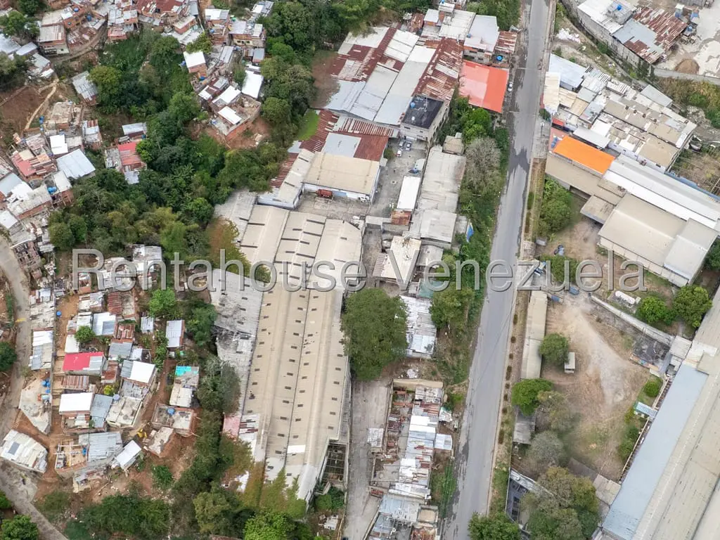 Commercial space in Parque Caiza, Caracas - 1