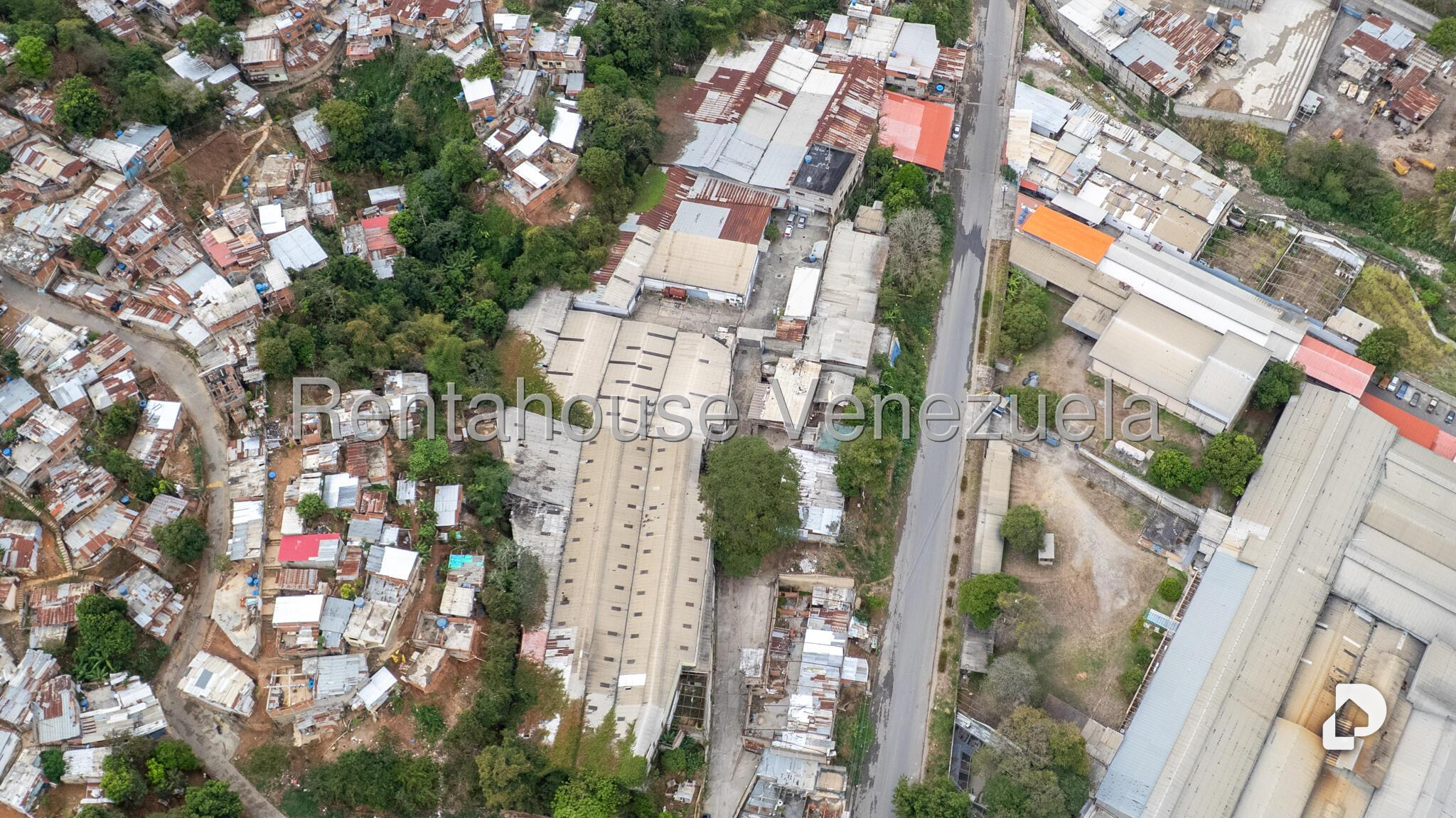 Local comercial en Parque Caiza, Caracas – 1