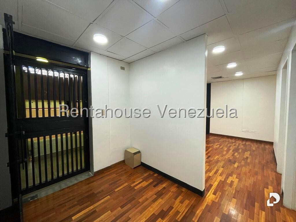 Oficina en Los Samanes, Caracas – 24