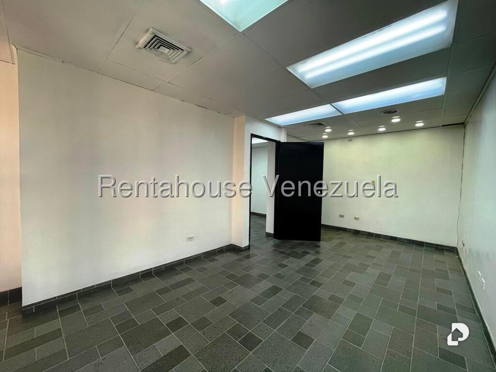 Oficina en Los Samanes, Caracas – 13
