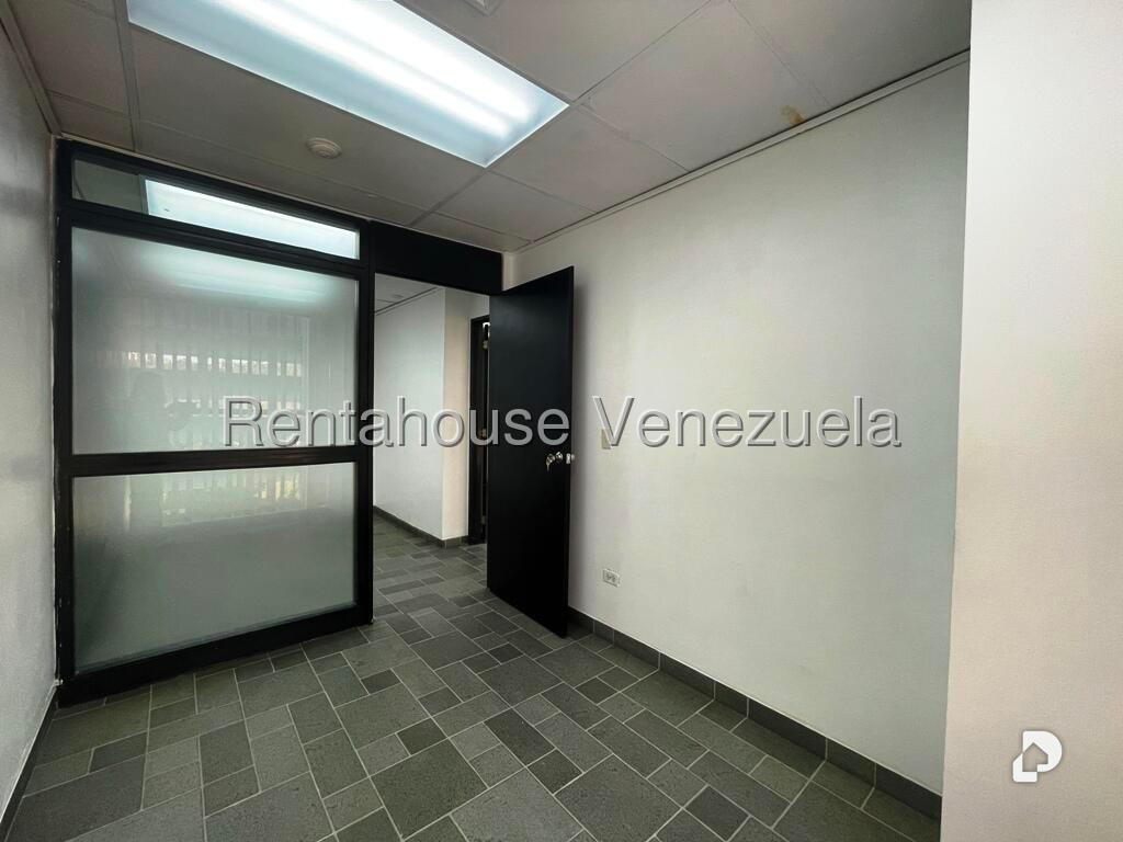 Oficina en Los Samanes, Caracas – 11