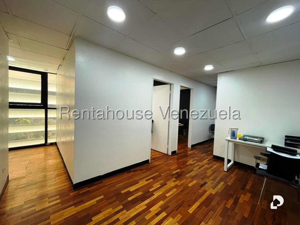 Oficina en Los Samanes, Caracas – 27