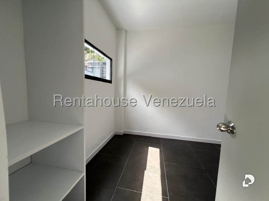 Casa en Los Palos Grandes, Caracas – 17
