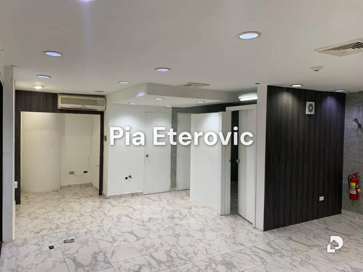 Local comercial en Parroquia Urbana San José, Valencia – 7
