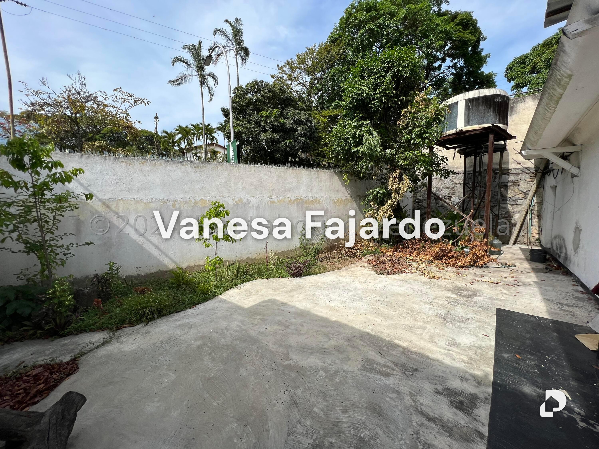Terreno en Las Mercedes, Caracas – 23