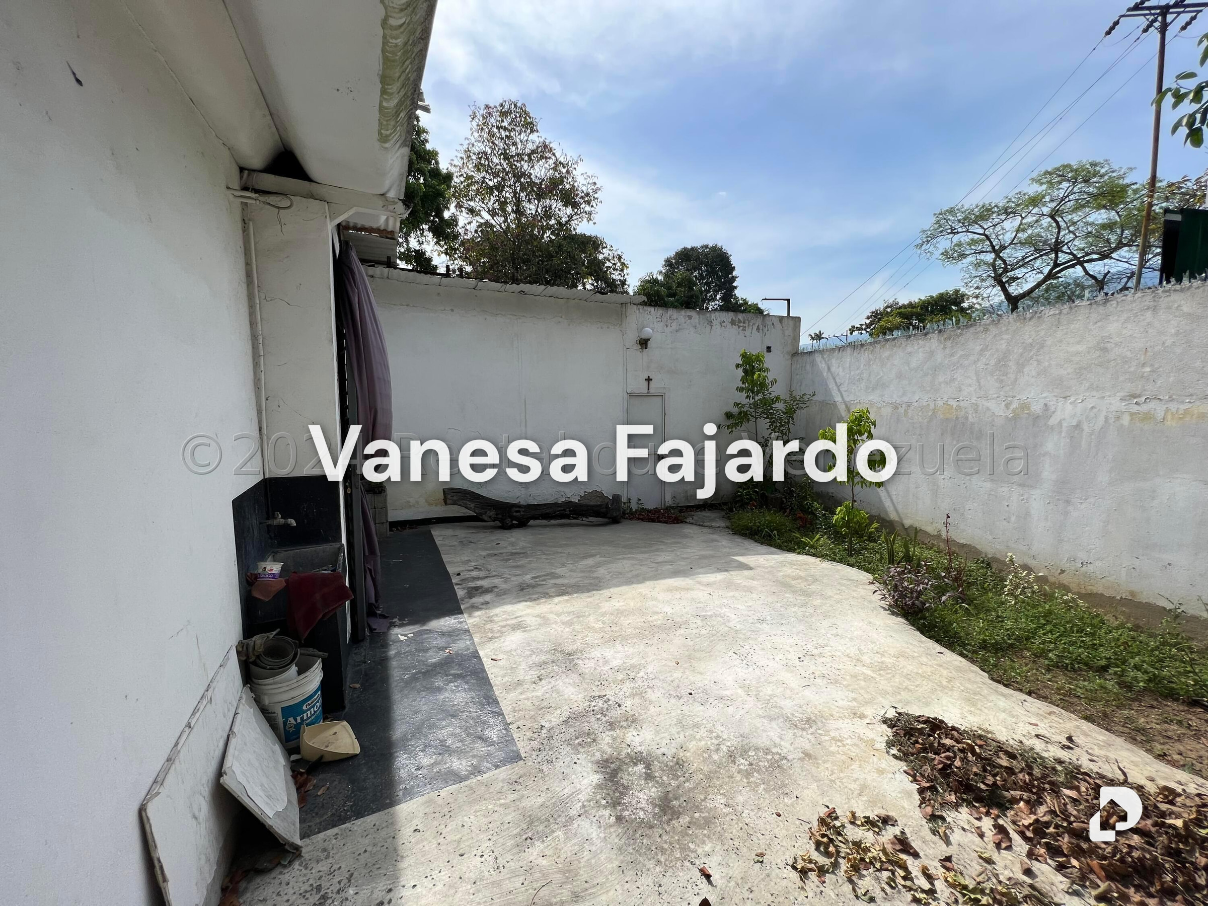 Terreno en Las Mercedes, Caracas – 22