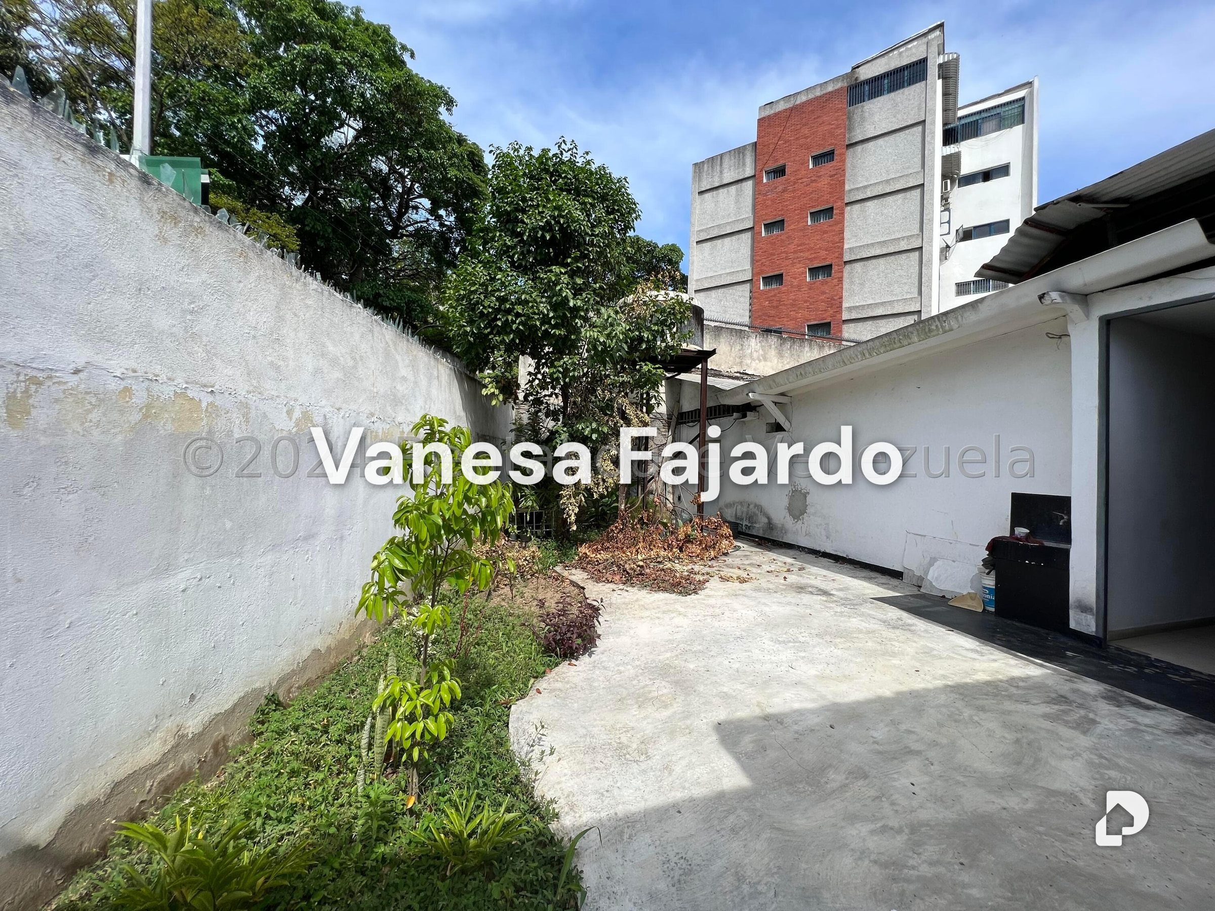 Terreno en Las Mercedes, Caracas – 24
