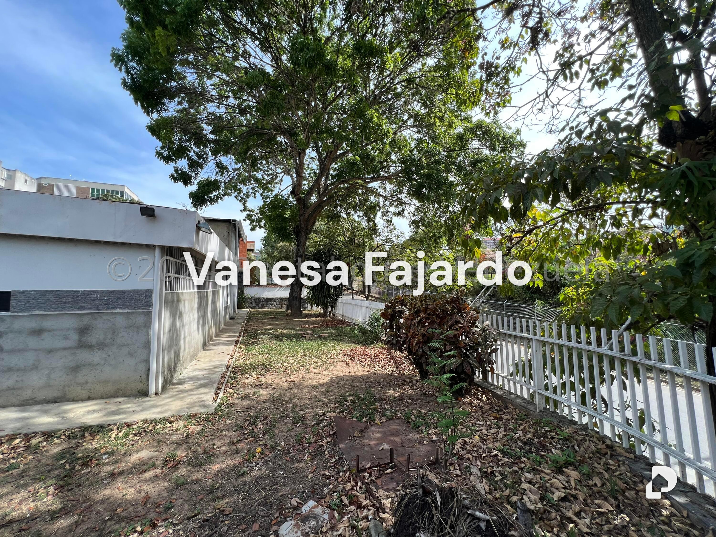 Terreno en Las Mercedes, Caracas – 5
