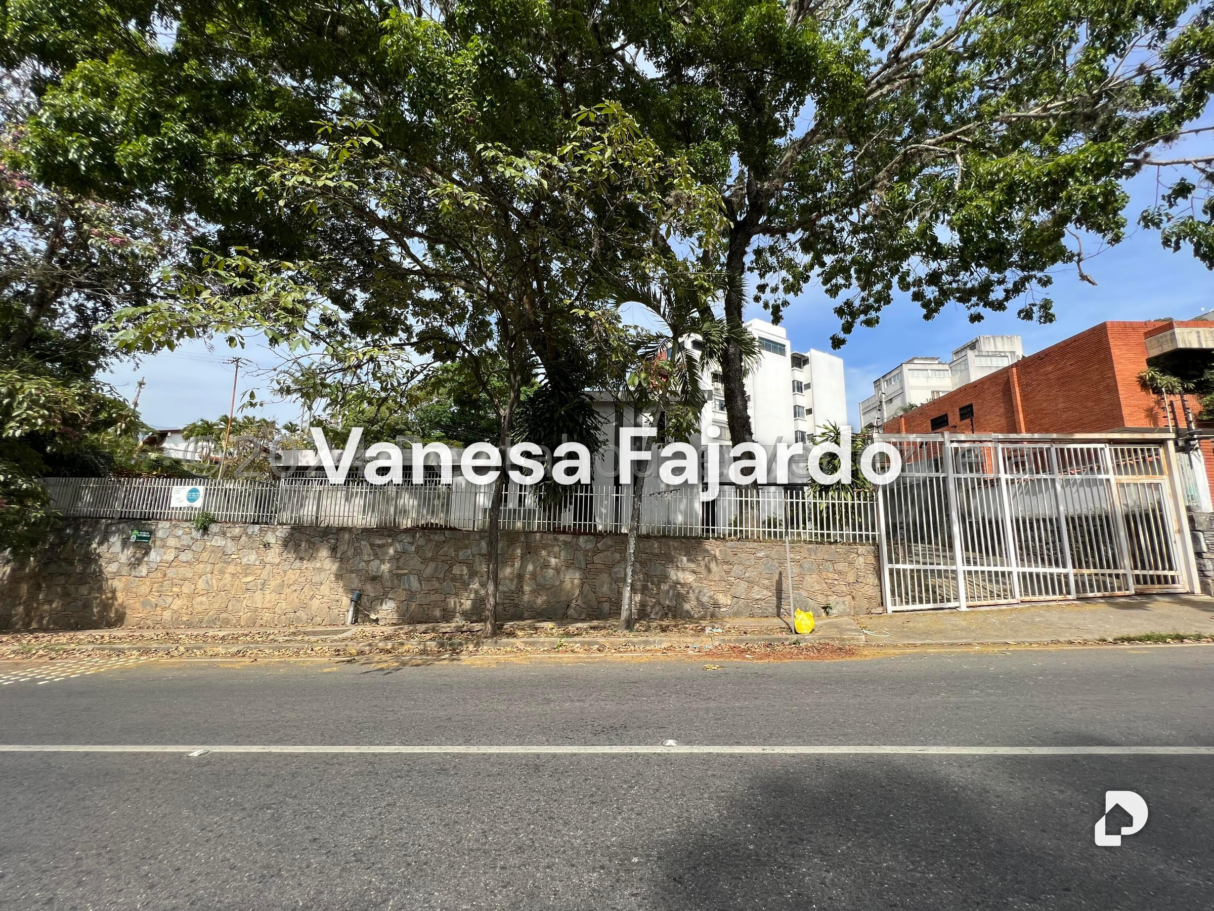 Terreno en Las Mercedes, Caracas – 2
