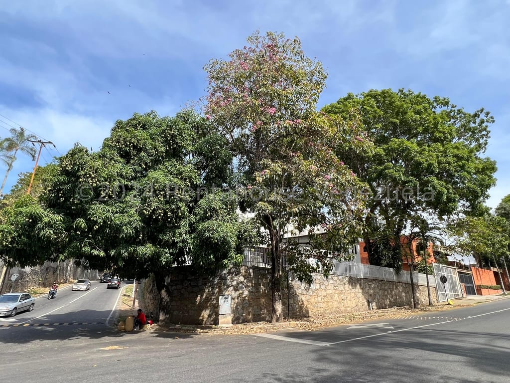 Terreno en Las Mercedes, Caracas - 1