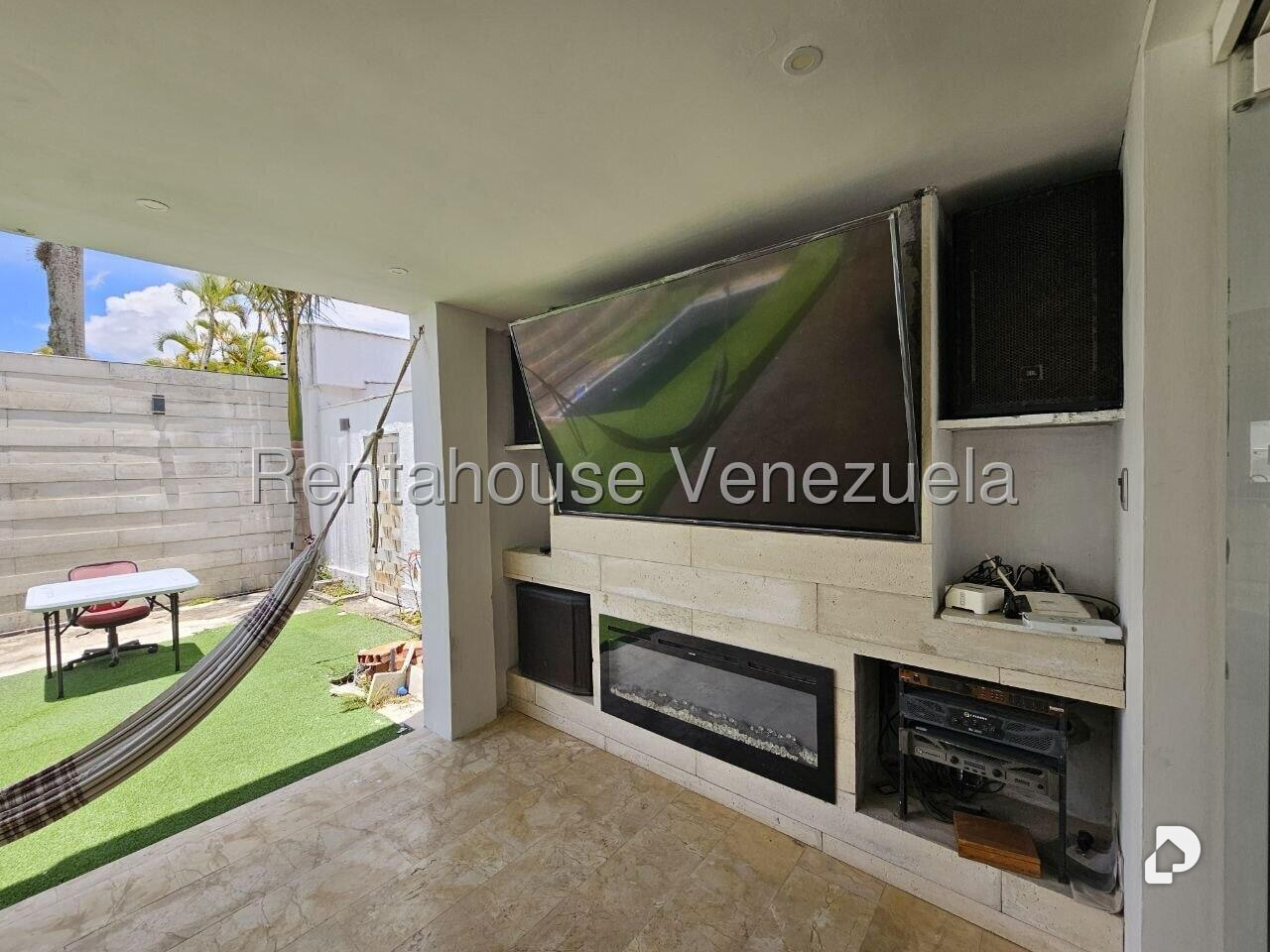 Casa en Lomas de La Lagunita, Caracas – 29