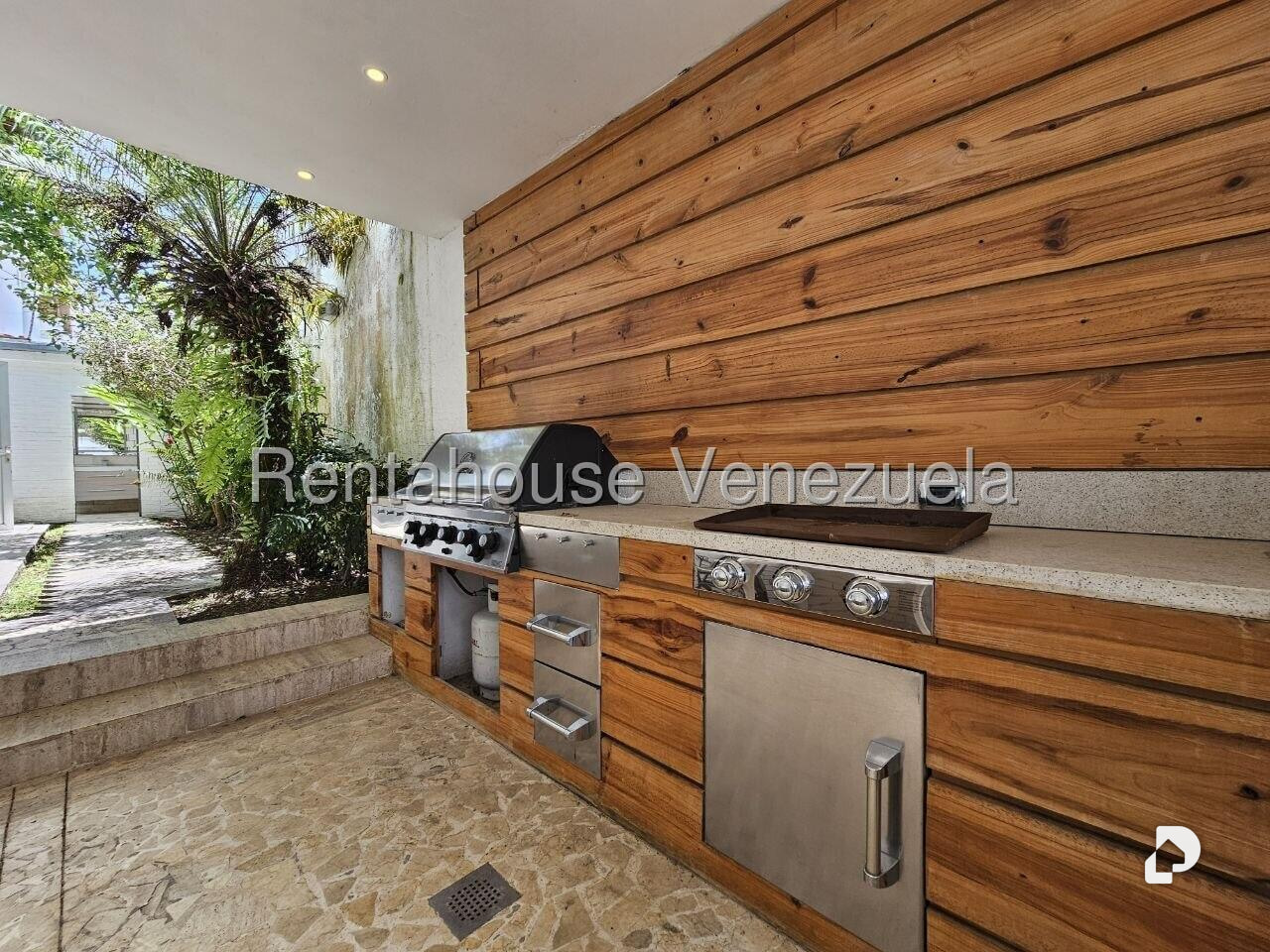 Casa en Lomas de La Lagunita, Caracas – 34