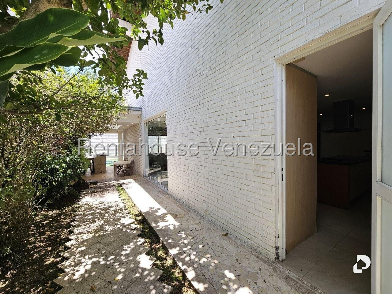 Casa en Lomas de La Lagunita, Caracas – 58