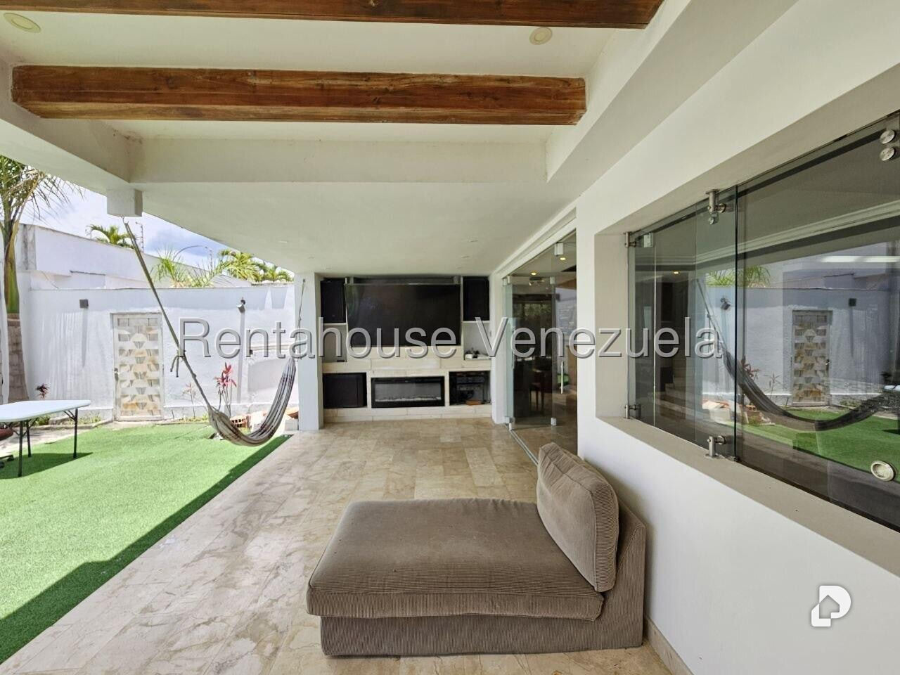 Casa en Lomas de La Lagunita, Caracas – 24