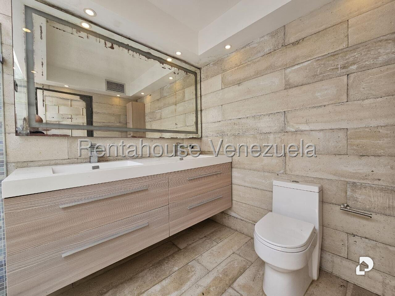 Casa en Lomas de La Lagunita, Caracas – 54