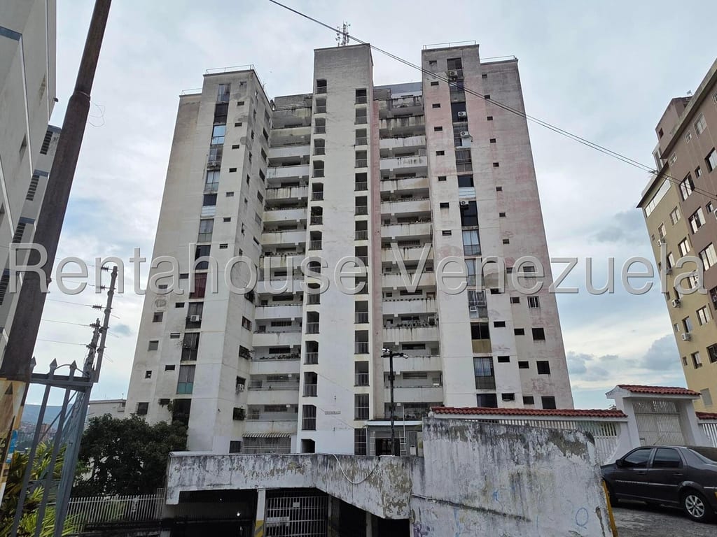 Apartamento en Urbanización Colinas de Los Chaguaramos, Caracas - 1