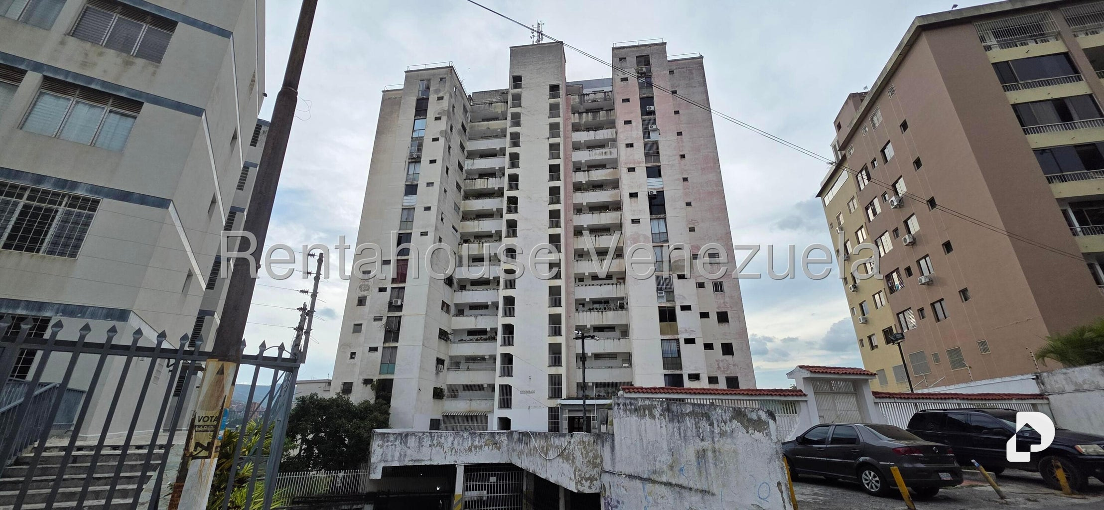 Apartamento en Urbanización Colinas de Los Chaguaramos, Caracas – 1