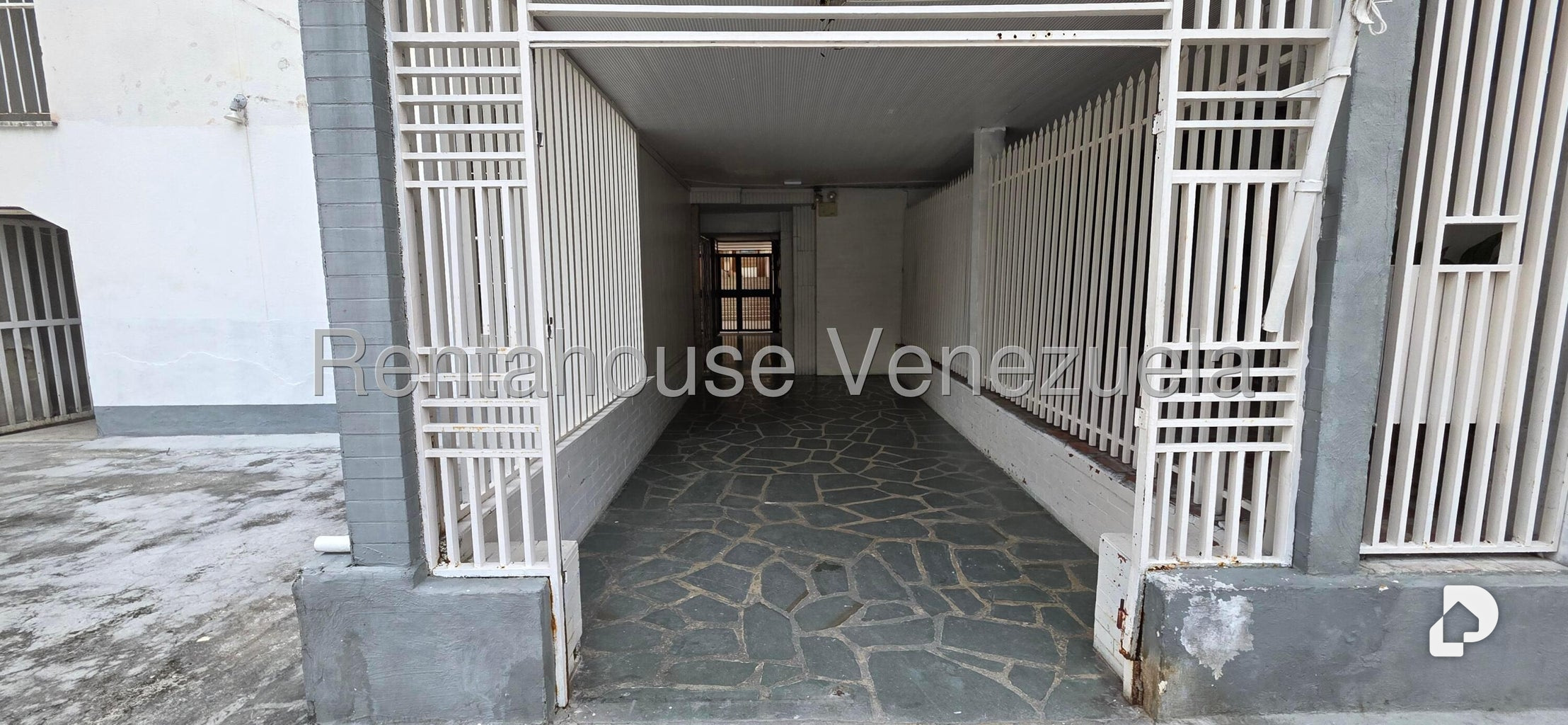 Apartamento en Urbanización Colinas de Los Chaguaramos, Caracas – 2