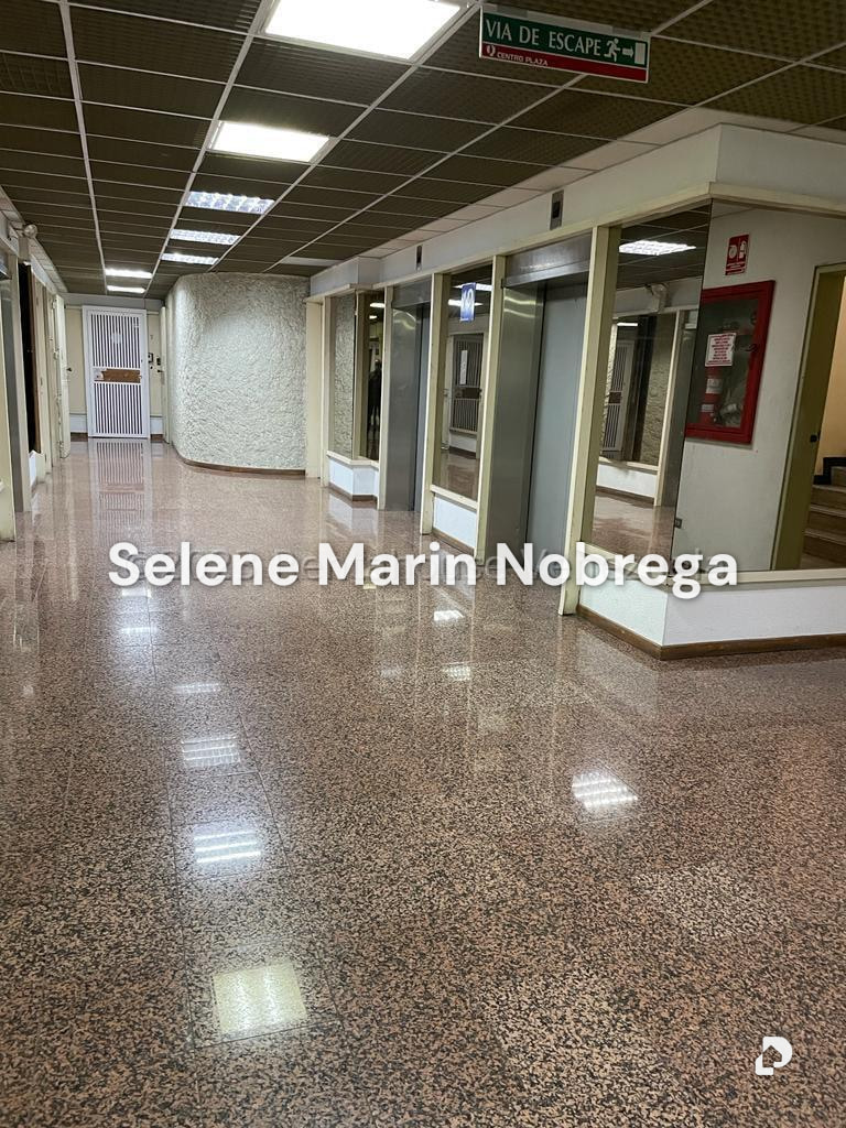 Oficina en Los Palos Grandes, Caracas – 18