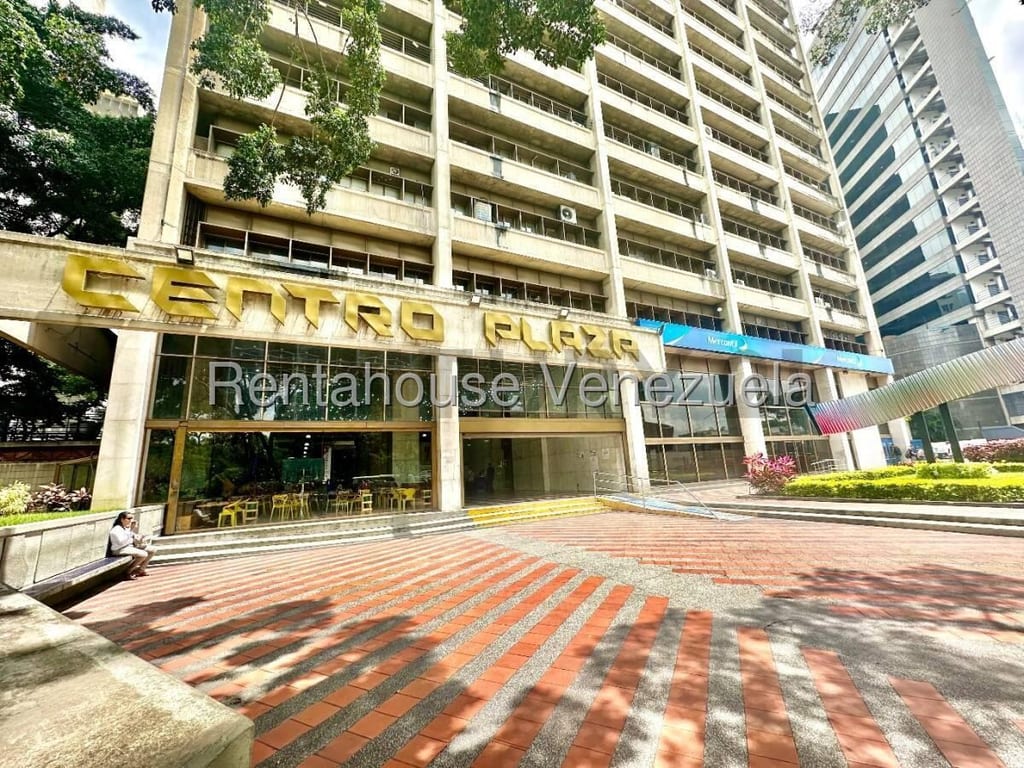 Oficina en Los Palos Grandes, Caracas - 1